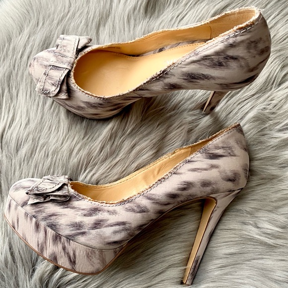 Gianni Bini Cloth Round Toe Platform Heels - Picture 7 of 12